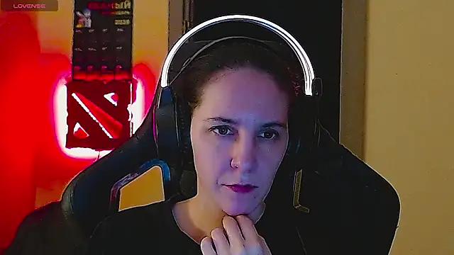 Irwi Tomboy online show from February 15, 4:25 pm