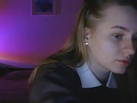 Lorivess online show from February 7, 6:55 pm