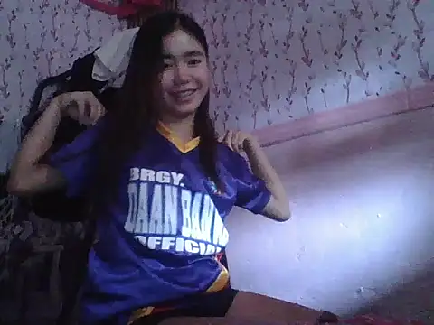 SweetPussie18x online show from April 23, 5:41 am