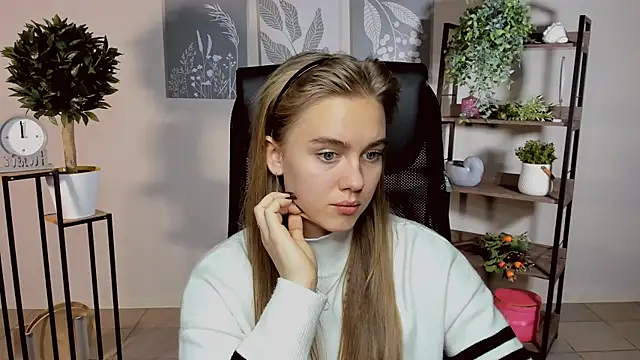 JuneWoods online show from October 11, 10:58 am