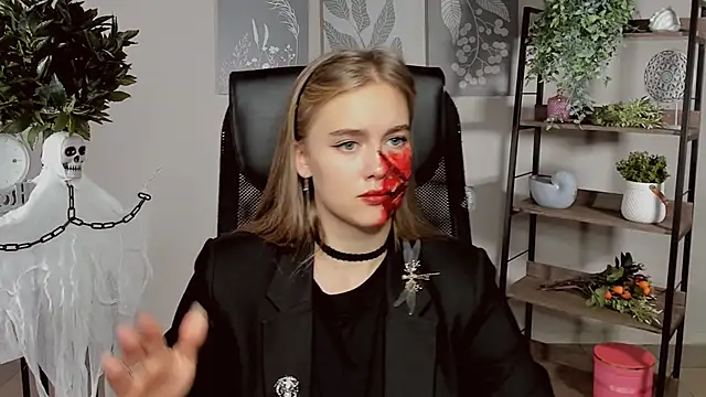 JuneWoods online show from October 25, 9:39 am