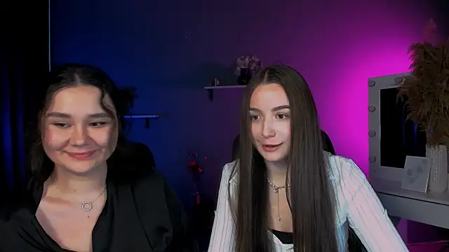 Snapshot of leslie_bird chatting on October 1, 1:28 pm leslie bird online show from October 1, 1:28 pm