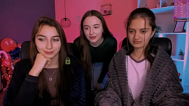 Snapshot of leslie_bird chatting on January 14, 9:59 am leslie bird online show from January 14, 9:59 am