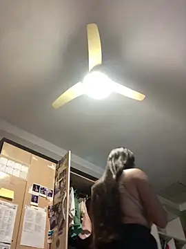 Snapshot of larj021bb chatting on February 5, 9:19 pm larj021bb online show from February 5, 9:19 pm