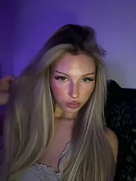 blondeeee online show from February 7, 6:11 pm