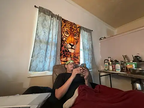 ThrowedWorldWide online show from March 13, 2:12 pm