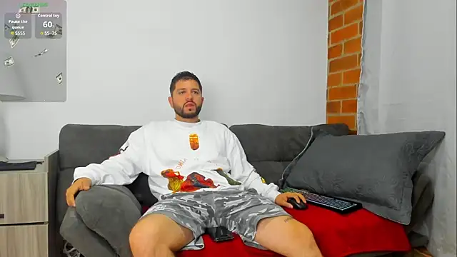 Snapshot of TomSloam chatting on October 20, 10:59 am TomSloam online show from October 20, 10:59 am