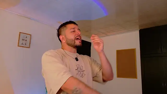 Snapshot of TomSloam chatting on November 15, 5:31 pm TomSloam online show from November 15, 5:31 pm