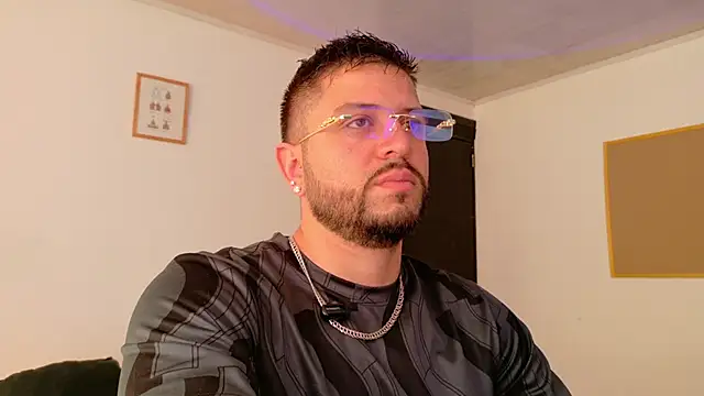 Snapshot of TomSloam chatting on December 1, 3:06 pm TomSloam online show from December 1, 3:06 pm