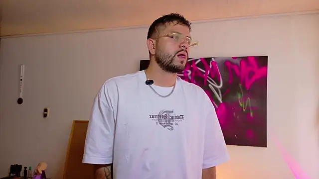 Snapshot of TomSloam chatting on December 19, 5:31 pm TomSloam online show from December 19, 5:31 pm