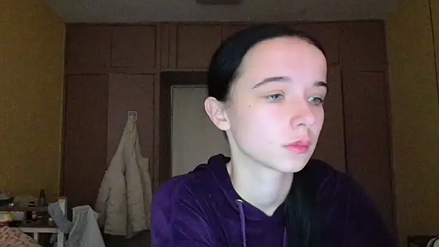 Snapshot of Emilia_Light chatting on November 13, 7:40 am Emilia Light online show from November 13, 7:40 am