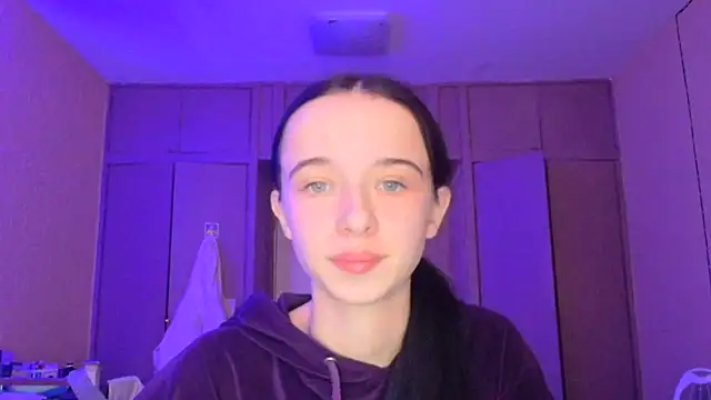 Snapshot of Emilia_Light chatting on November 14, 6:45 am Emilia Light online show from November 14, 6:45 am