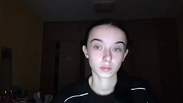 Snapshot of Emilia_Light chatting on November 19, 6:46 am Emilia Light online show from November 19, 6:46 am