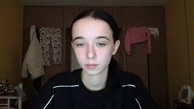 Snapshot of Emilia_Light chatting on November 23, 9:09 am Emilia Light online show from November 23, 9:09 am