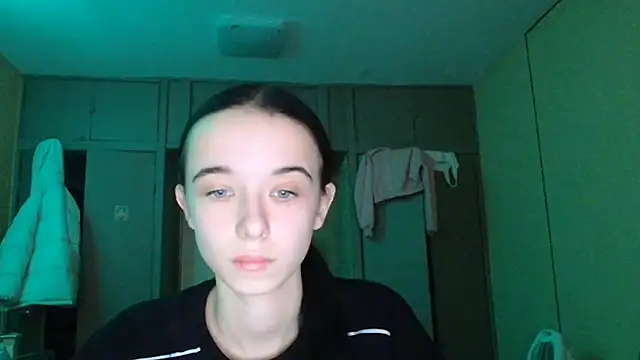 Snapshot of Emilia_Light chatting on November 24, 7:08 am Emilia Light online show from November 24, 7:08 am