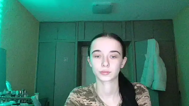 Snapshot of Emilia_Light chatting on December 14, 8:20 am Emilia Light online show from December 14, 8:20 am