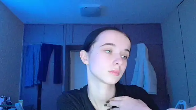 Snapshot of Emilia_Light chatting on December 18, 9:26 am Emilia Light online show from December 18, 9:26 am