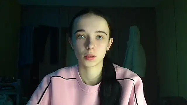 Snapshot of Emilia_Light chatting on December 19, 7:04 am Emilia Light online show from December 19, 7:04 am