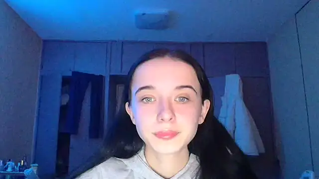 Snapshot of Emilia_Light chatting on December 21, 10:11 am Emilia Light online show from December 21, 10:11 am