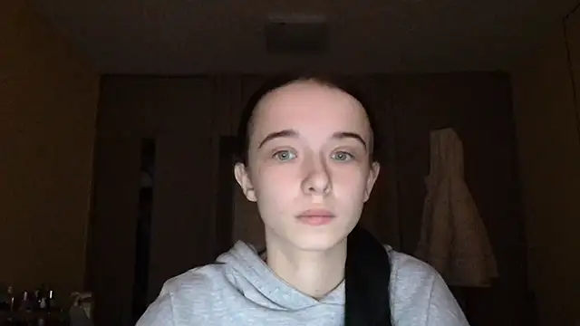 Snapshot of Emilia_Light chatting on December 23, 9:18 am Emilia Light online show from December 23, 9:18 am