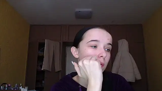 Snapshot of Emilia_Light chatting on January 13, 8:19 am Emilia Light online show from January 13, 8:19 am