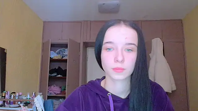 Snapshot of Emilia_Light chatting on January 15, 8:08 am Emilia Light online show from January 15, 8:08 am