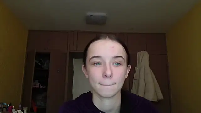 Snapshot of Emilia_Light chatting on February 1, 10:25 am Emilia Light online show from February 1, 10:25 am