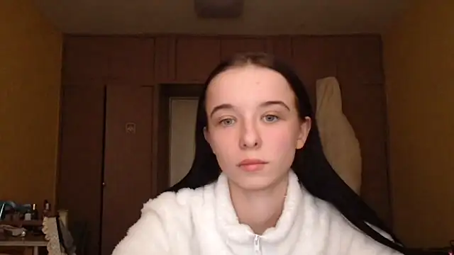 Snapshot of Emilia_Light chatting on February 5, 11:37 am Emilia Light online show from February 5, 11:37 am