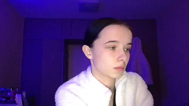 Snapshot of Emilia_Light chatting on February 6, 6:40 am Emilia Light online show from February 6, 6:40 am