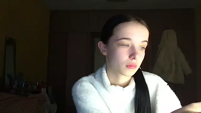 Snapshot of Emilia_Light chatting on February 9, 5:55 am Emilia Light online show from February 9, 5:55 am