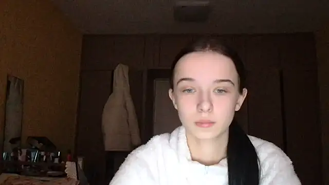 Snapshot of Emilia_Light chatting on February 11, 5:45 am Emilia Light online show from February 11, 5:45 am