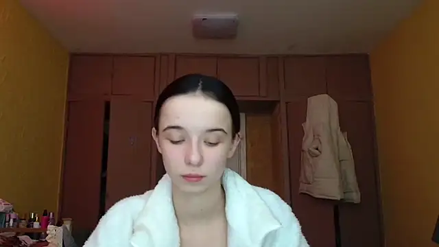 Emilia Light online show from February 19, 7:59 am