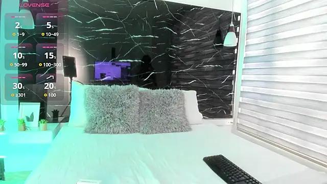 ZOE LE online show from November 6, 11:44 am