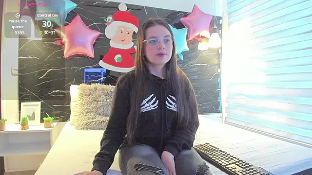 ZOE LE online show from December 3, 11:41 am