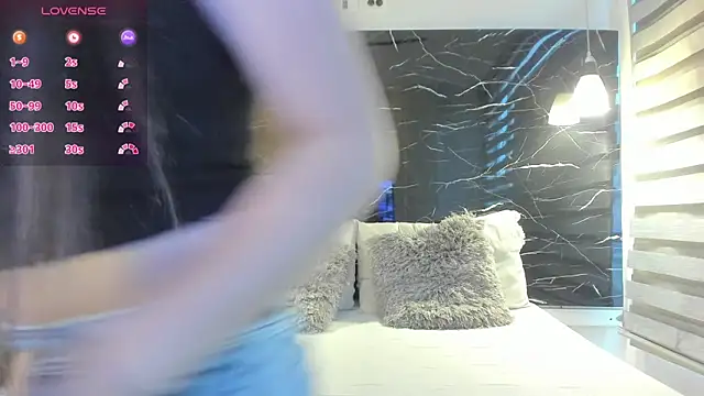 ZOE LE online show from March 17, 11:46 am