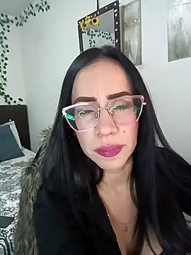 YaraDuartee online show from March 8, 1:47 am