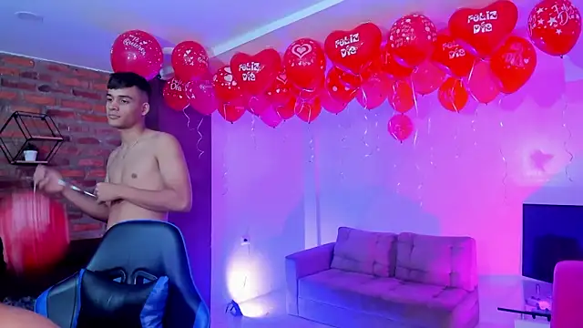 Snapshot of Spaceboys18 chatting on February 17, 3:03 am Spaceboys18 online show from February 17, 3:03 am