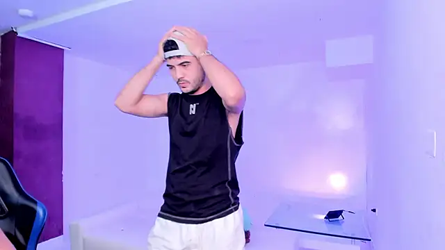 Snapshot of Spaceboys18 chatting on March 28, 3:06 am Spaceboys18 online show from March 28, 3:06 am