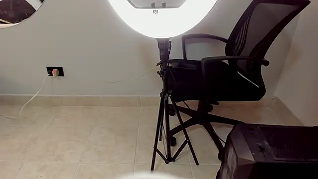 Angelina Roa online show from October 14, 7:25 pm