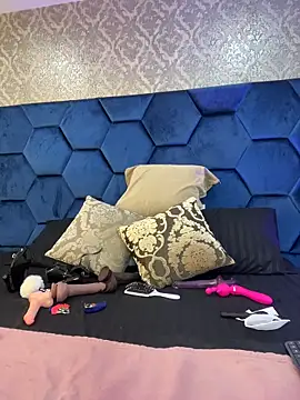 Angelina Roa online show from May 5, 2:03 pm