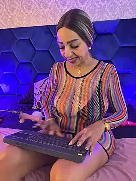 Angelina Roa online show from May 15, 2:57 pm