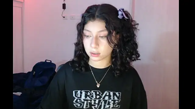 Ivonnybonn online show from November 18, 7:35 am