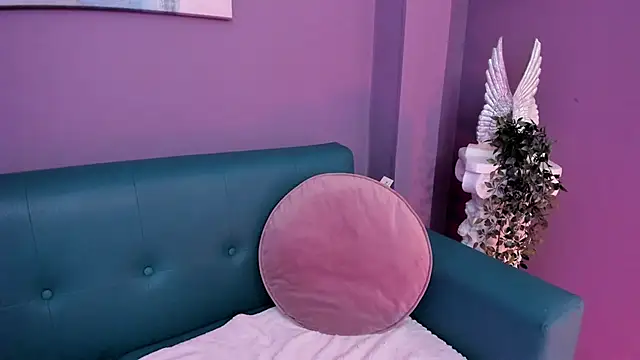 Snapshot of Alessiia__ chatting on January 8, 3:31 am Alessiia online show from January 8, 3:31 am