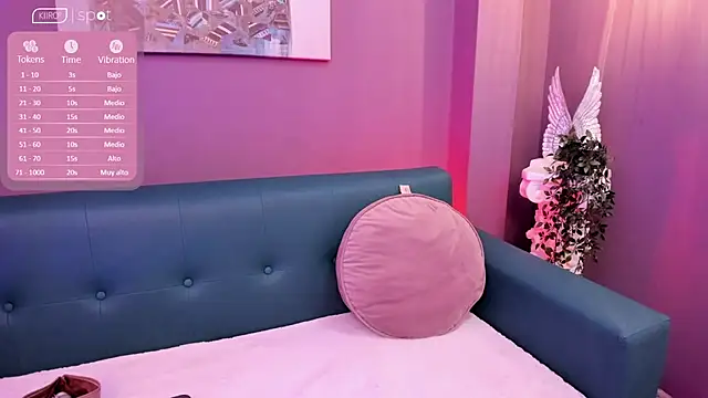 Snapshot of Alessiia__ chatting on February 11, 3:11 am Alessiia online show from February 11, 3:11 am