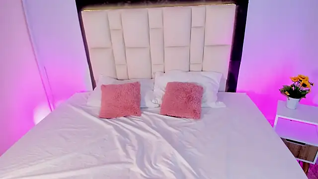 Athenea  fox online show from October 11, 11:20 am