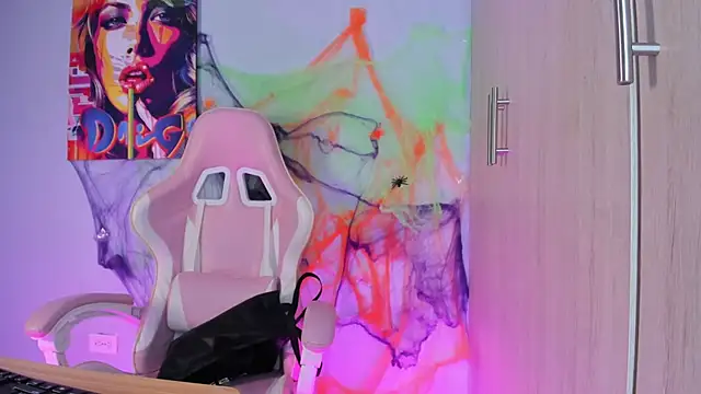 Athenea  fox online show from October 28, 11:47 am