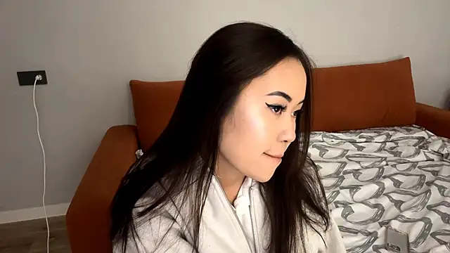 Ur neighbor Kira online show from November 3, 11:55 am