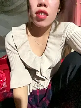 Snapshot of nhinhi-sexy chatting on January 11, 1:05 pm nhinhi-sexy online show from January 11, 1:05 pm