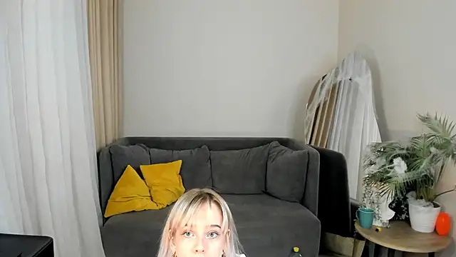 Snapshot of MayWins chatting on November 2, 9:39 pm MayWins online show from November 2, 9:39 pm