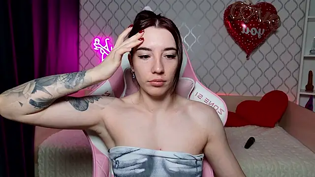 Curious Lily online show from March 19, 12:47 am